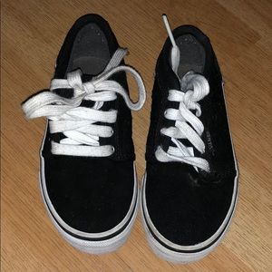 Selling kids van shoe size 11